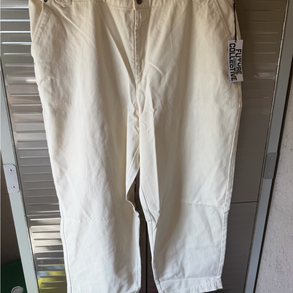 Women’s Cream High Rise Straight Legged Pants NWT